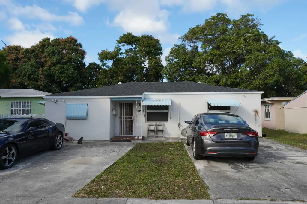 625 Ne 130th Street North Miami FL 33161