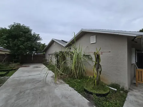 301 NW 83rd Way Pembroke Pines FL 33024