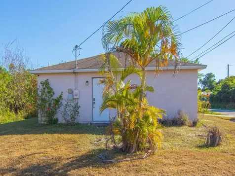 2436 42nd Place Vero Beach FL 32967