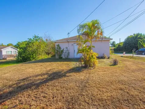 2436 42nd Place Vero Beach FL 32967