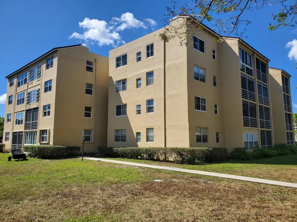 2811 Somerset Drive Lauderdale Lakes FL 33311