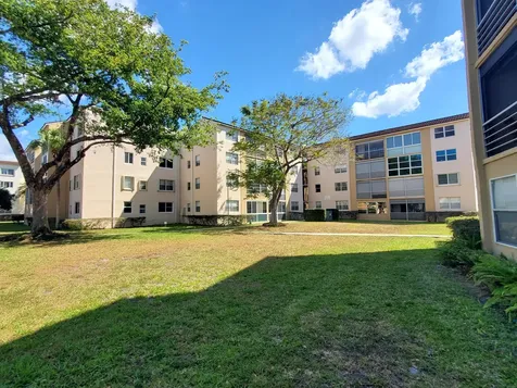 2811 Somerset Drive Lauderdale Lakes FL 33311
