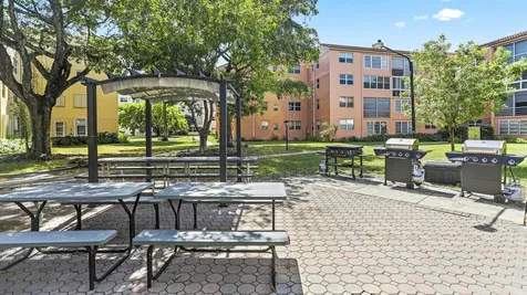 2811 Somerset Drive Lauderdale Lakes FL 33311