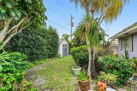 1220 Sw 25th Place Boynton Beach FL 33426