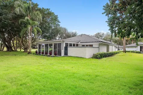 24 Oaks Lane Boynton Beach FL 33436