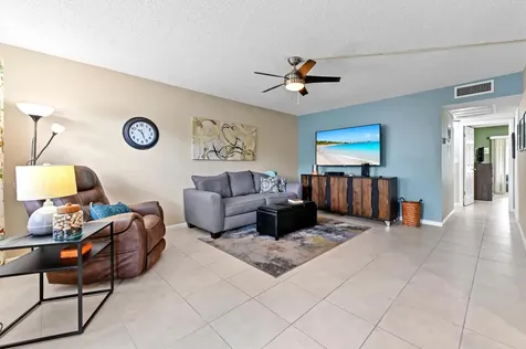 196 Grantham F Deerfield Beach FL 33442