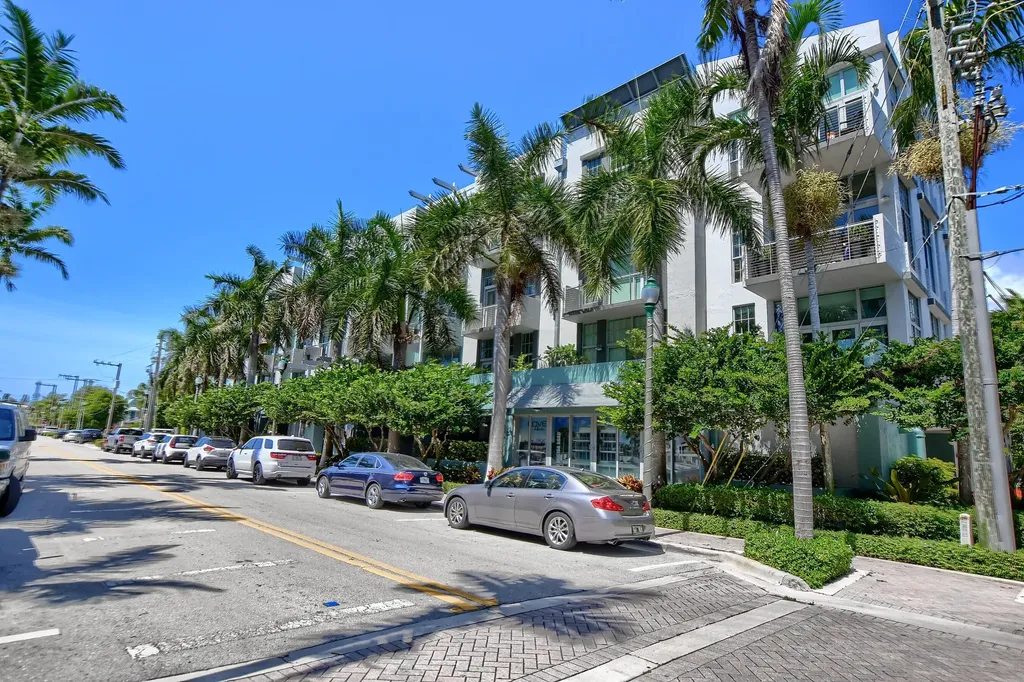 180 Ne 4th Avenue Delray Beach FL 33483