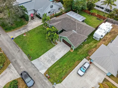 9275 Se Mercury Street Hobe Sound FL 33455
