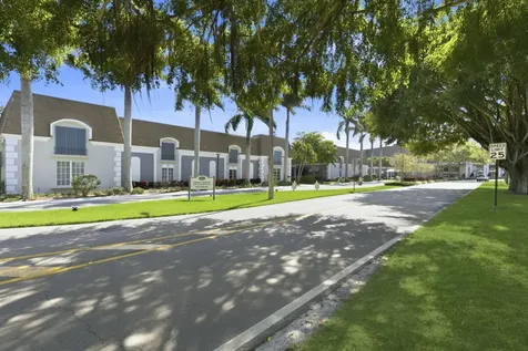 95 Burgundy B Delray Beach FL 33484