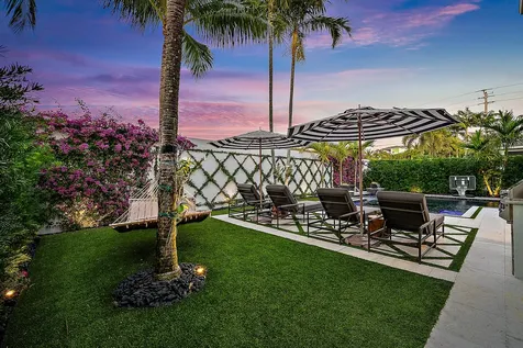 1603 E Hemingway Drive Juno Beach FL 33408