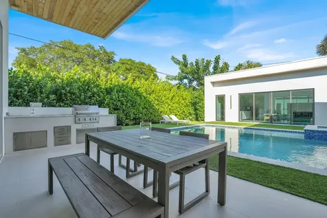 828 Nw 2nd Avenue Boca Raton FL 33432