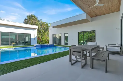 828 Nw 2nd Avenue Boca Raton FL 33432