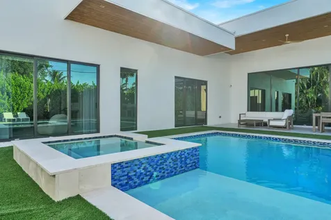 828 Nw 2nd Avenue Boca Raton FL 33432