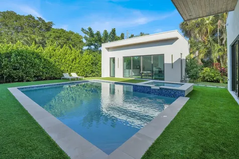 828 Nw 2nd Avenue Boca Raton FL 33432