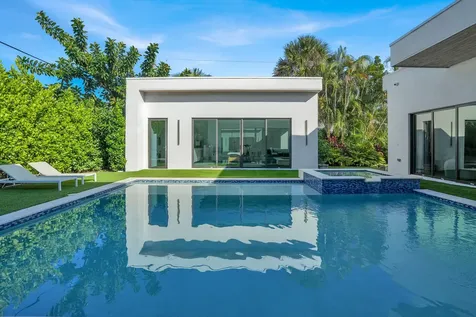 828 Nw 2nd Avenue Boca Raton FL 33432