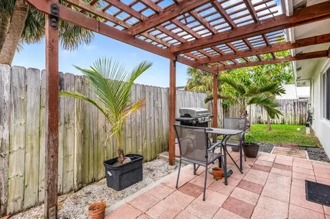 1501 N Palmway Lake Worth Beach FL 33460