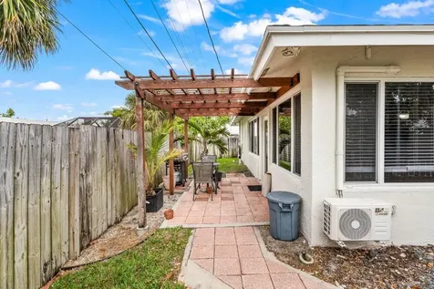 1501 N Palmway Lake Worth Beach FL 33460