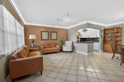 127 Southampton B West Palm Beach FL 33417
