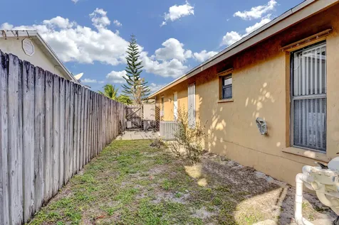 1059 Wynndale Way Lantana FL 33462