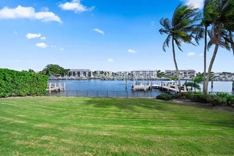 2270 Wilsee Road Palm Beach Gardens FL 33410