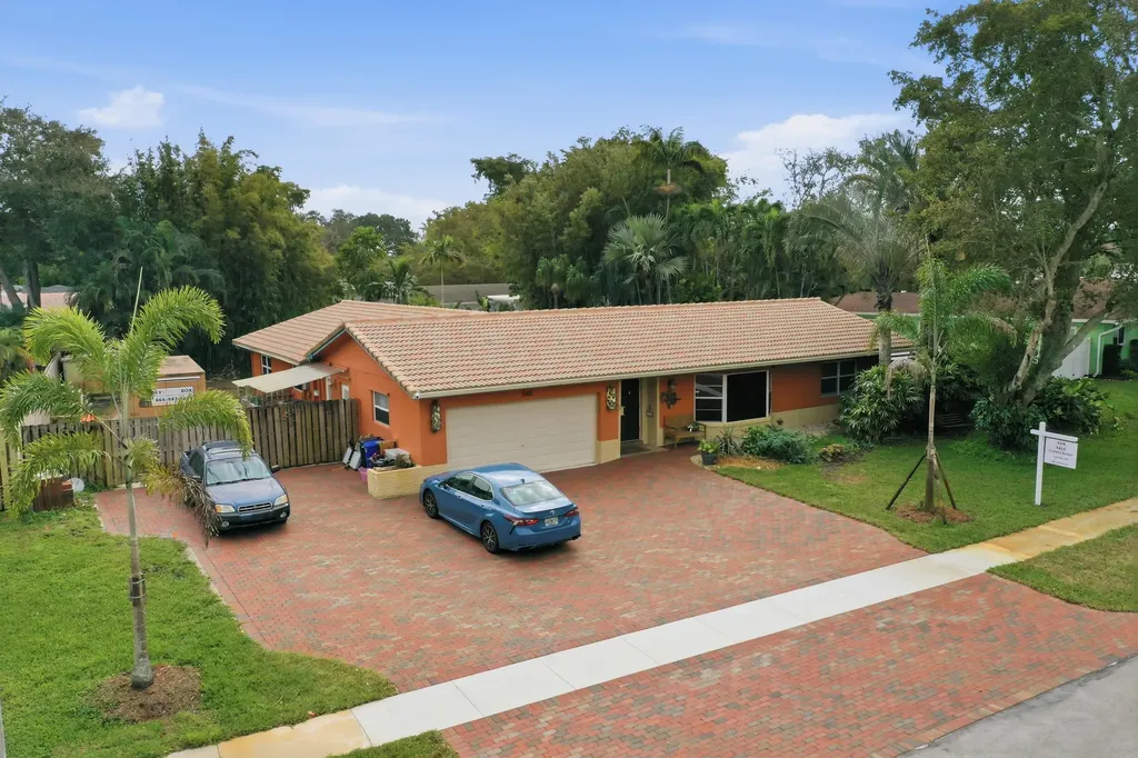 940 Sw 69th Avenue Plantation FL 33317
