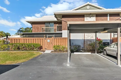 2302 Se Round Table Drive Port Saint Lucie FL 34952