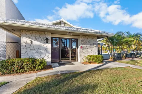 2302 Se Round Table Drive Port Saint Lucie FL 34952