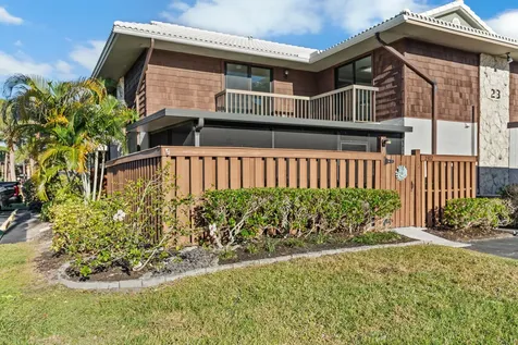 2302 Se Round Table Drive Port Saint Lucie FL 34952