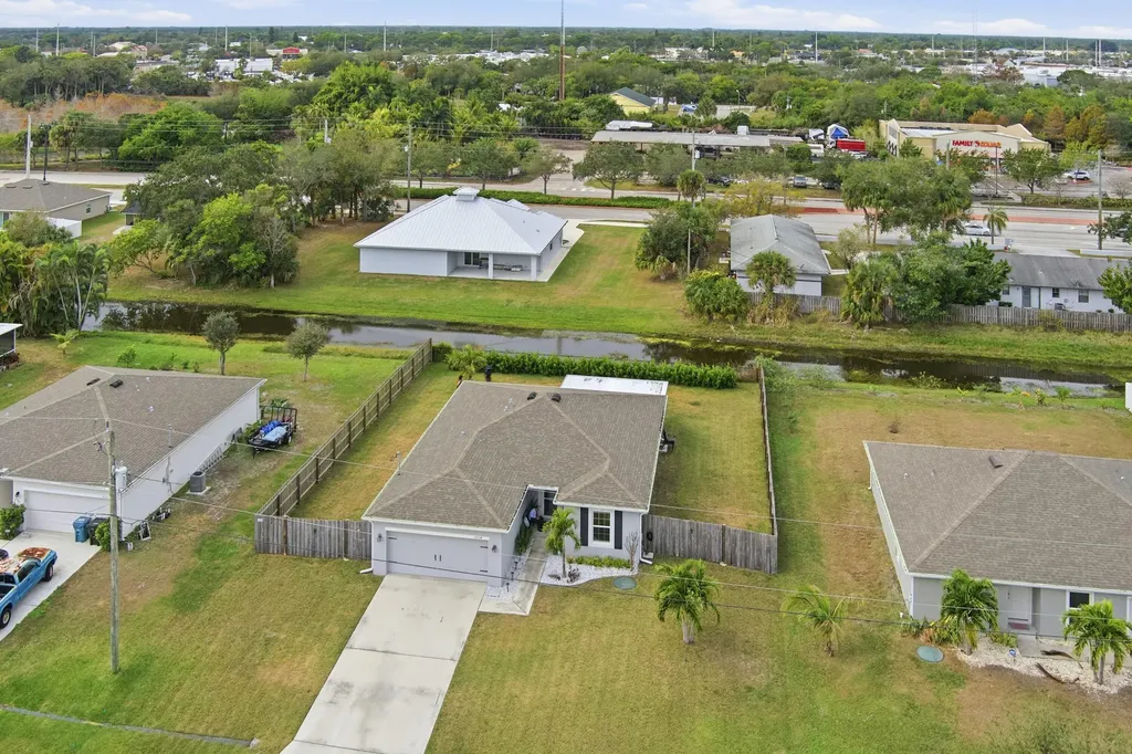 2220 Se Lucaya Street Port Saint Lucie FL 34952