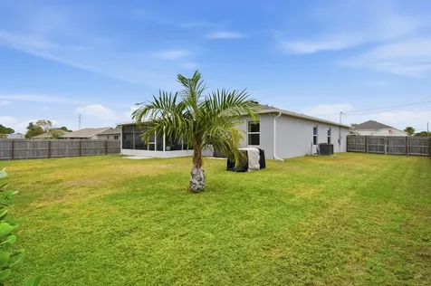 2220 Se Lucaya Street Port Saint Lucie FL 34952