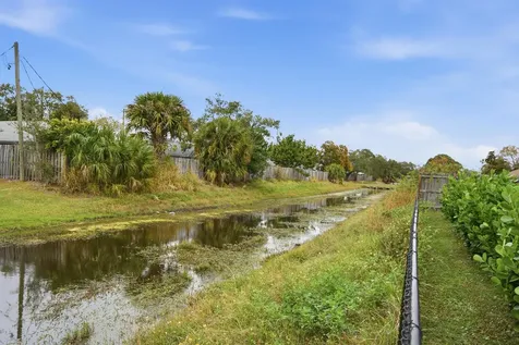 2220 Se Lucaya Street Port Saint Lucie FL 34952