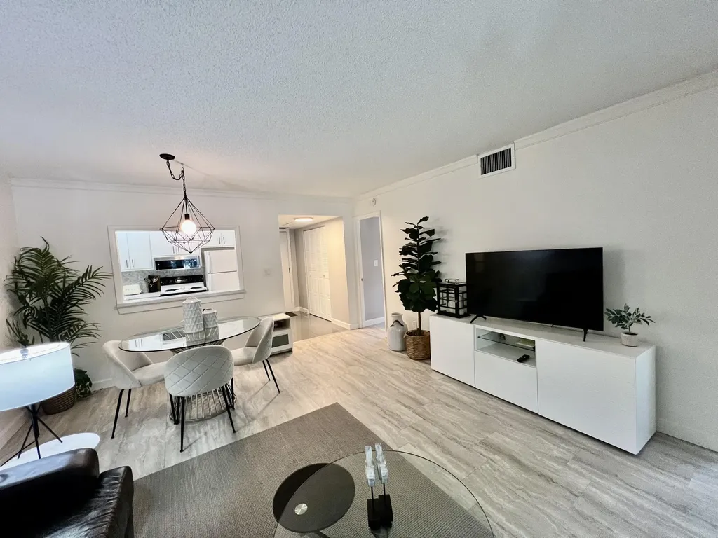 5640 Sw 3rd Place Margate FL 33068