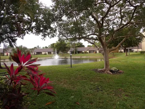 618 Sea Pine Way Greenacres FL 33415