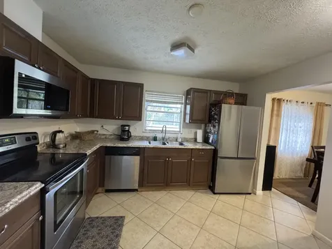 882 Se Walters Terrace Port Saint Lucie FL 34983