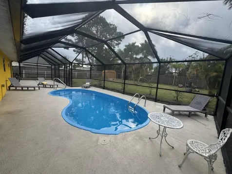 882 Se Walters Terrace Port Saint Lucie FL 34983