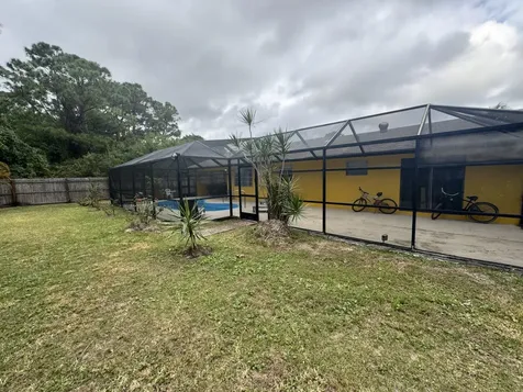 882 Se Walters Terrace Port Saint Lucie FL 34983