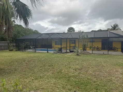882 Se Walters Terrace Port Saint Lucie FL 34983