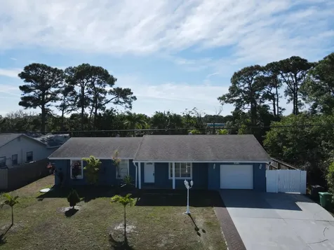 882 Se Walters Terrace Port Saint Lucie FL 34983
