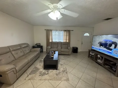 882 Se Walters Terrace Port Saint Lucie FL 34983