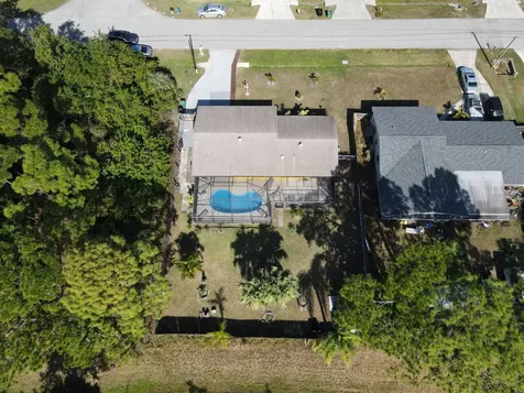 882 Se Walters Terrace Port Saint Lucie FL 34983