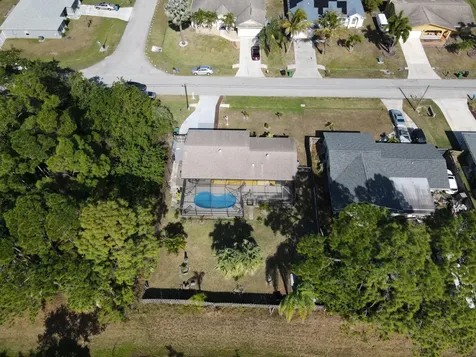 882 Se Walters Terrace Port Saint Lucie FL 34983