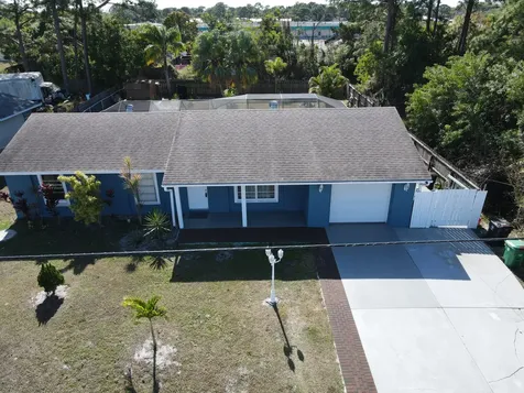 882 Se Walters Terrace Port Saint Lucie FL 34983