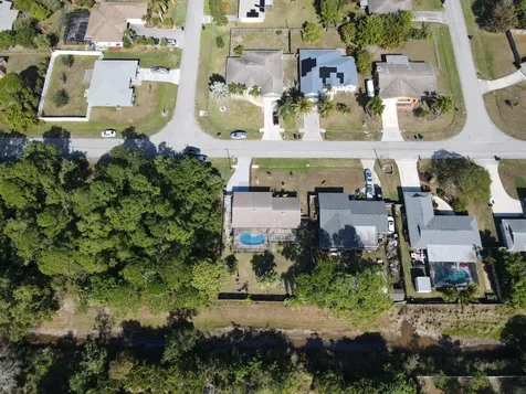 882 Se Walters Terrace Port Saint Lucie FL 34983