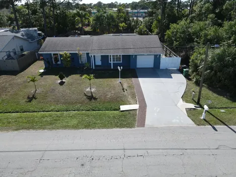 882 Se Walters Terrace Port Saint Lucie FL 34983