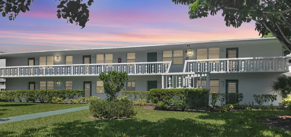 301 Farnham M Deerfield Beach FL 33442