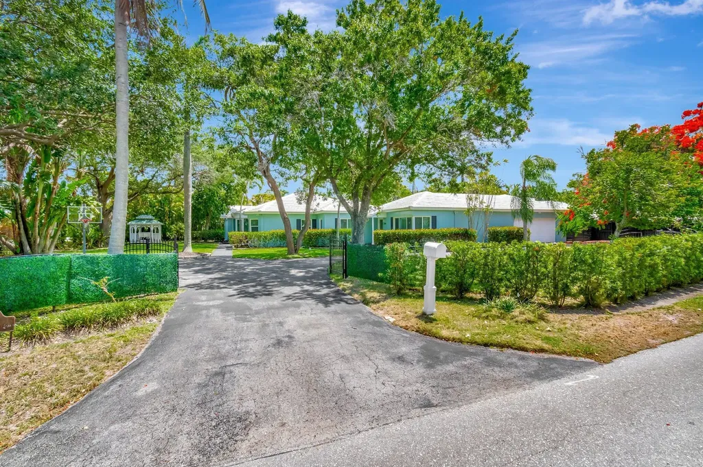 1220 N Swinton Avenue Delray Beach FL 33444