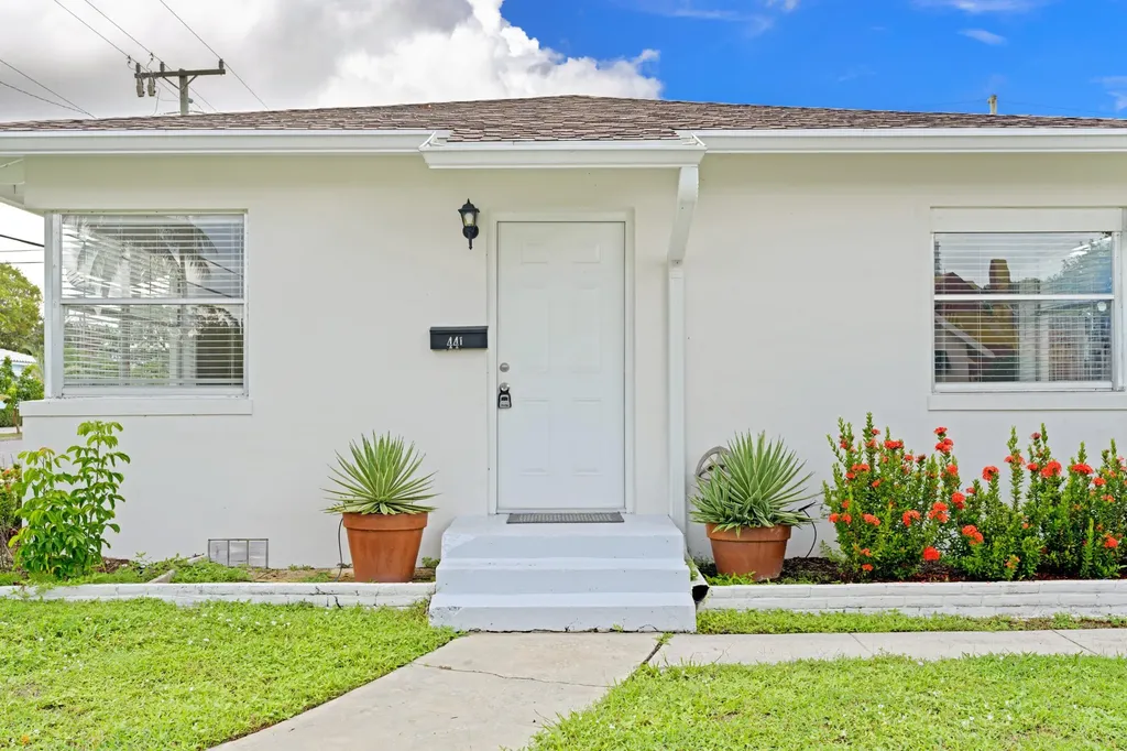 5208 Spruce Avenue West Palm Beach FL 33407