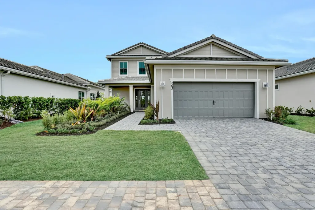 203 Se Calmo Circle Port Saint Lucie FL 34984