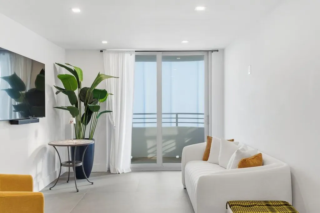 5555 Collins Avenue Miami Beach FL 33140