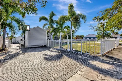 736 Rockland Drive West Palm Beach FL 33405